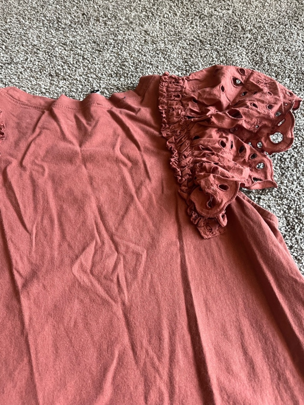 Express Rust Eyelet Ruffle Sleeve Tee - Picture 4 of 5